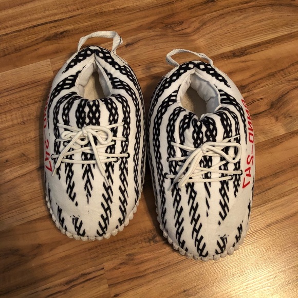yeezy slippers zebra